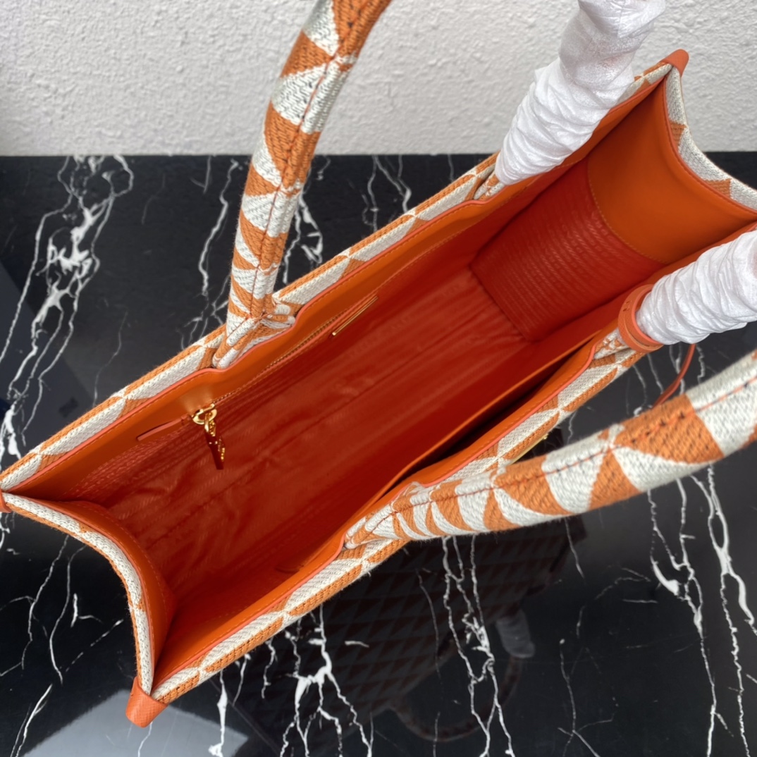 Pra*a small tote in saffiano leather 1ba356-39*31*11cm