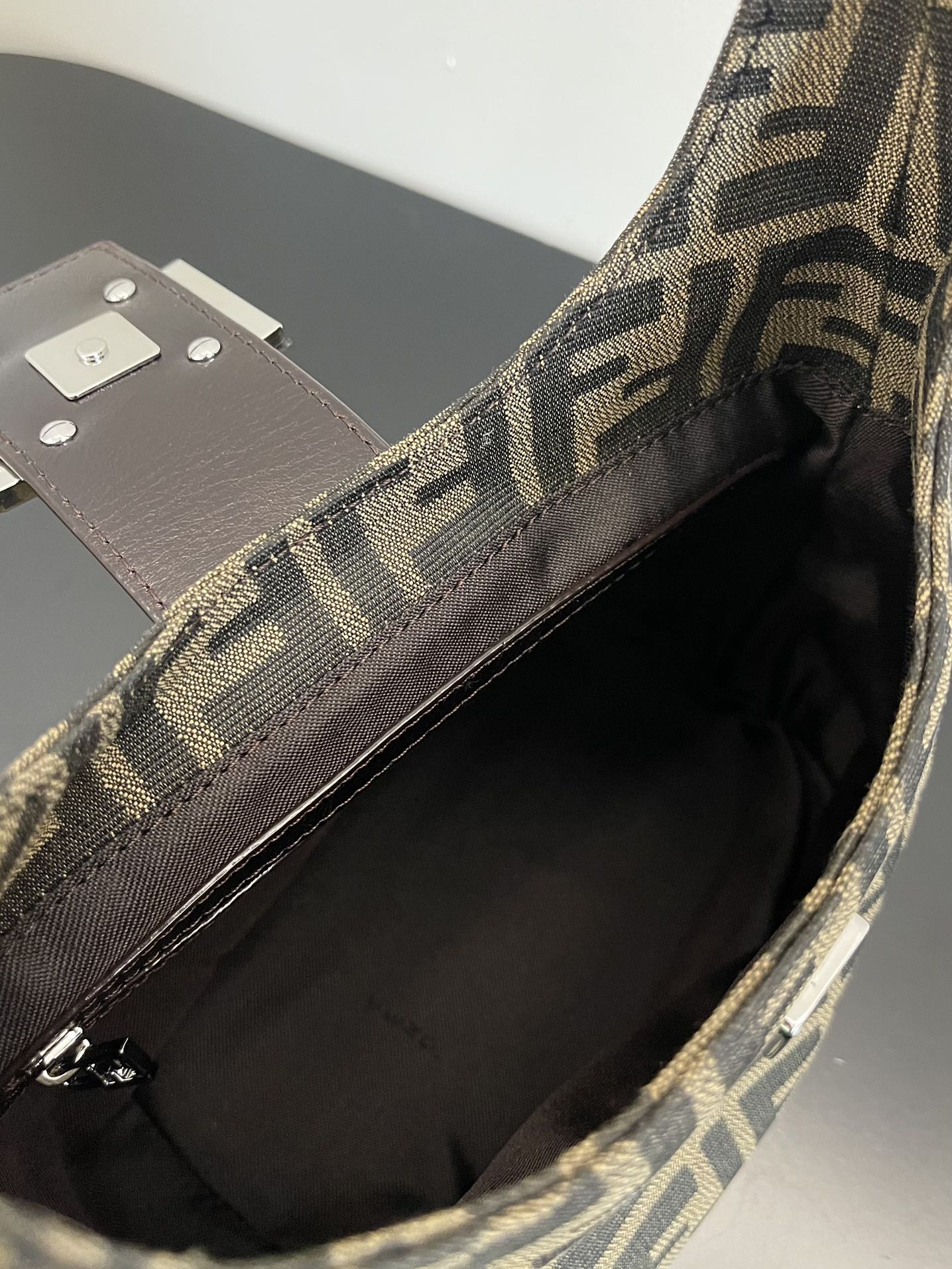 F**di vintage handbags-19x15x14cm