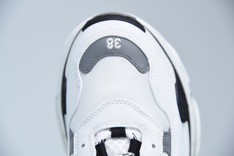 Ba*len*cia*ga triple s