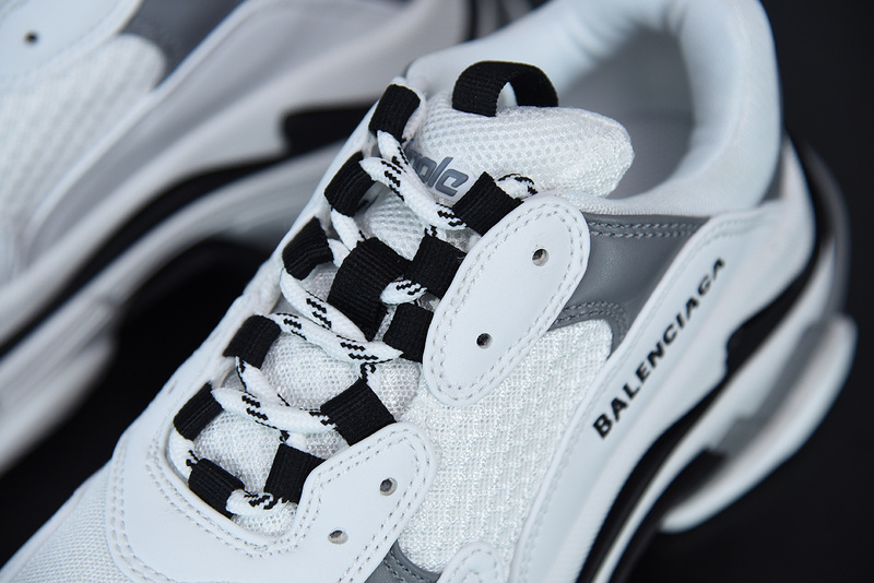 Ba*len*cia*ga triple s