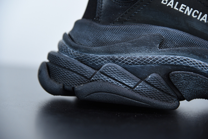 Ba*len*cia*ga triple s