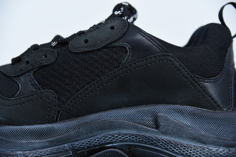 Ba*len*cia*ga triple s