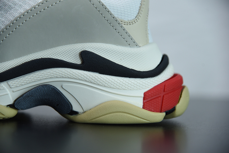 Ba*len*cia*ga triple s