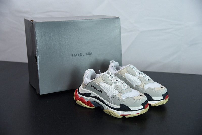 Ba*len*cia*ga triple s