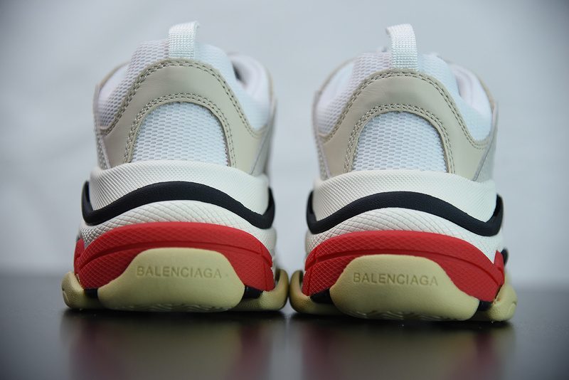 Ba*len*cia*ga triple s