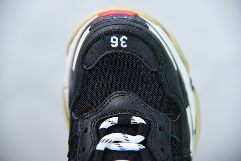 Ba*len*cia*ga triple s