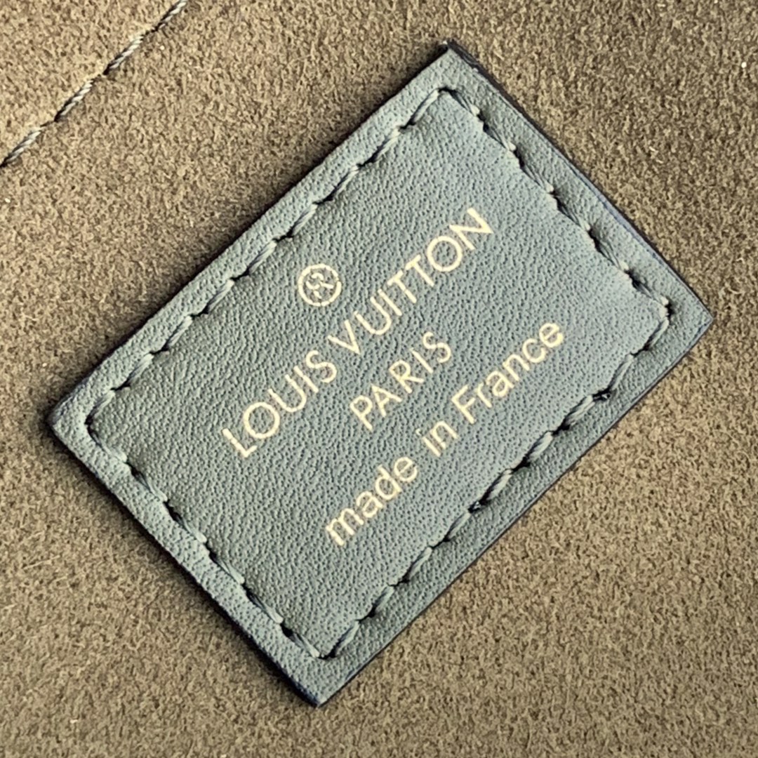 l0*is V*t0n locky bb bag -21* 17.0*8cm