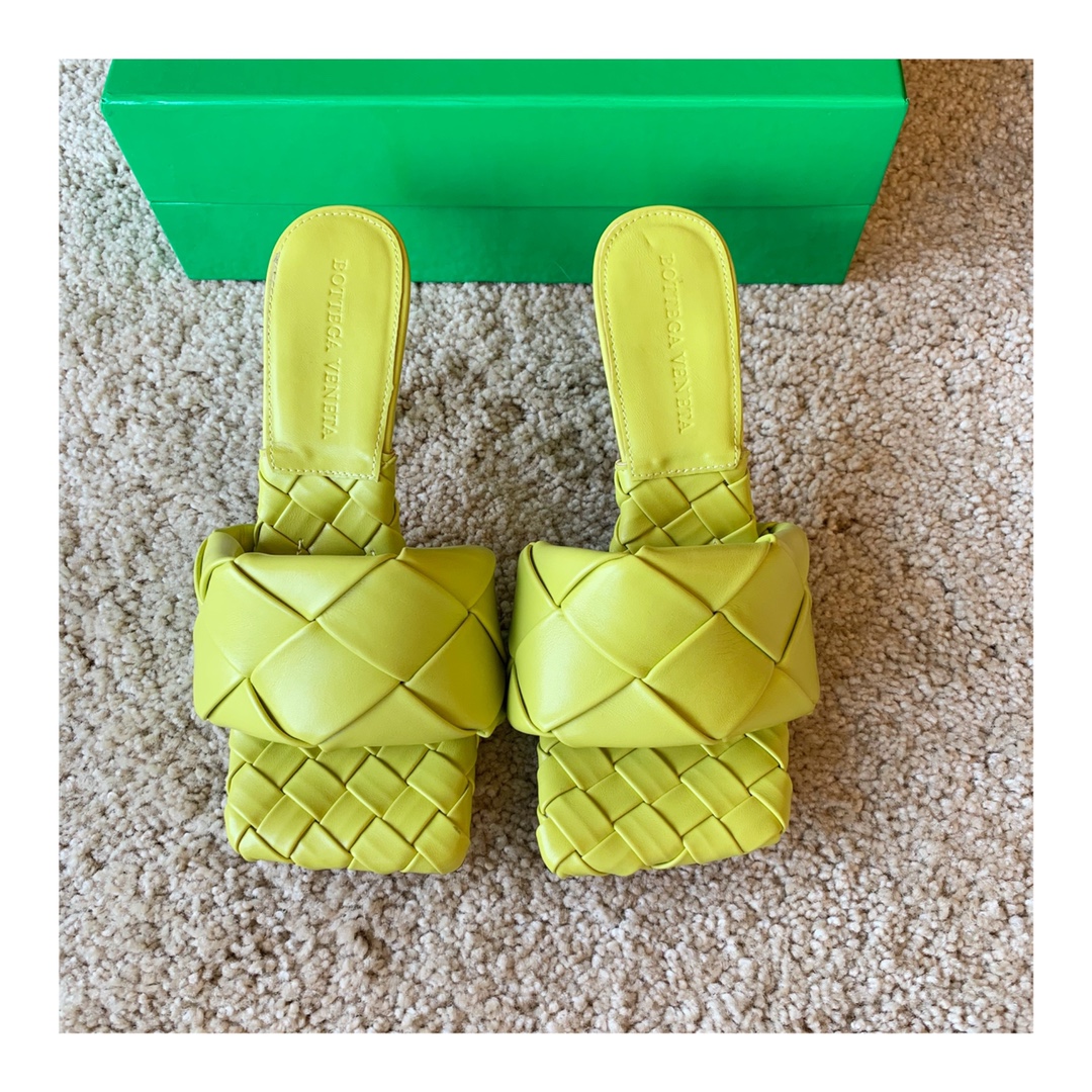 bo*te*ga Ve*ne*ta sandals