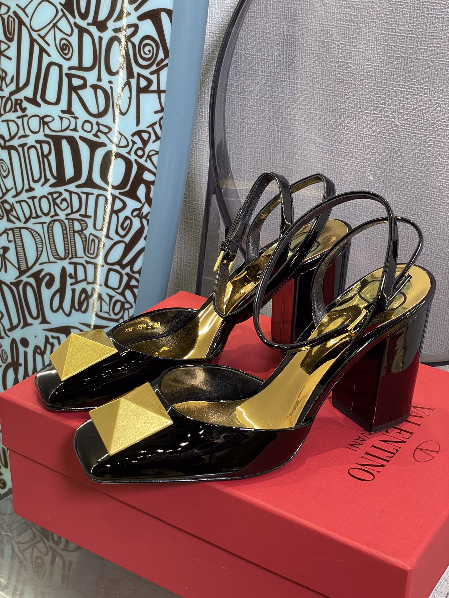 Va1e*ntin0 2022ss heels