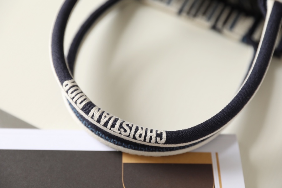 D*or small book tote-36.5cm