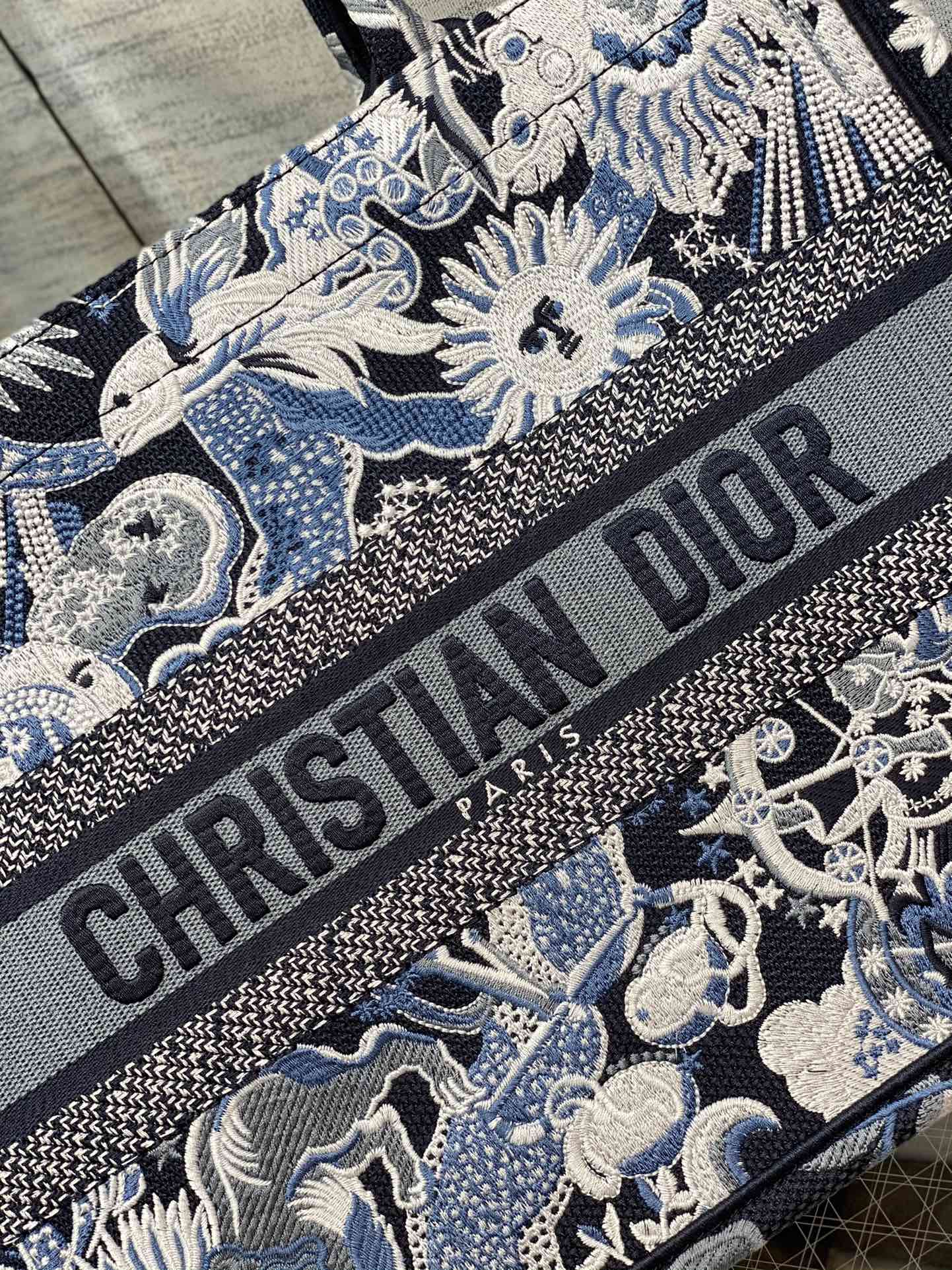 D*or small book tote-36.5cm