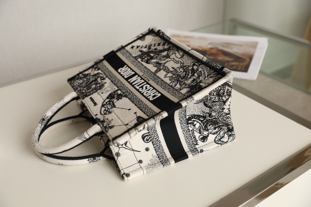 D*or small book tote-26*8*22cm