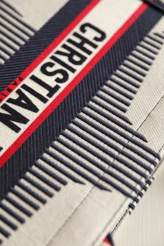 D*or small book tote-36.5cm