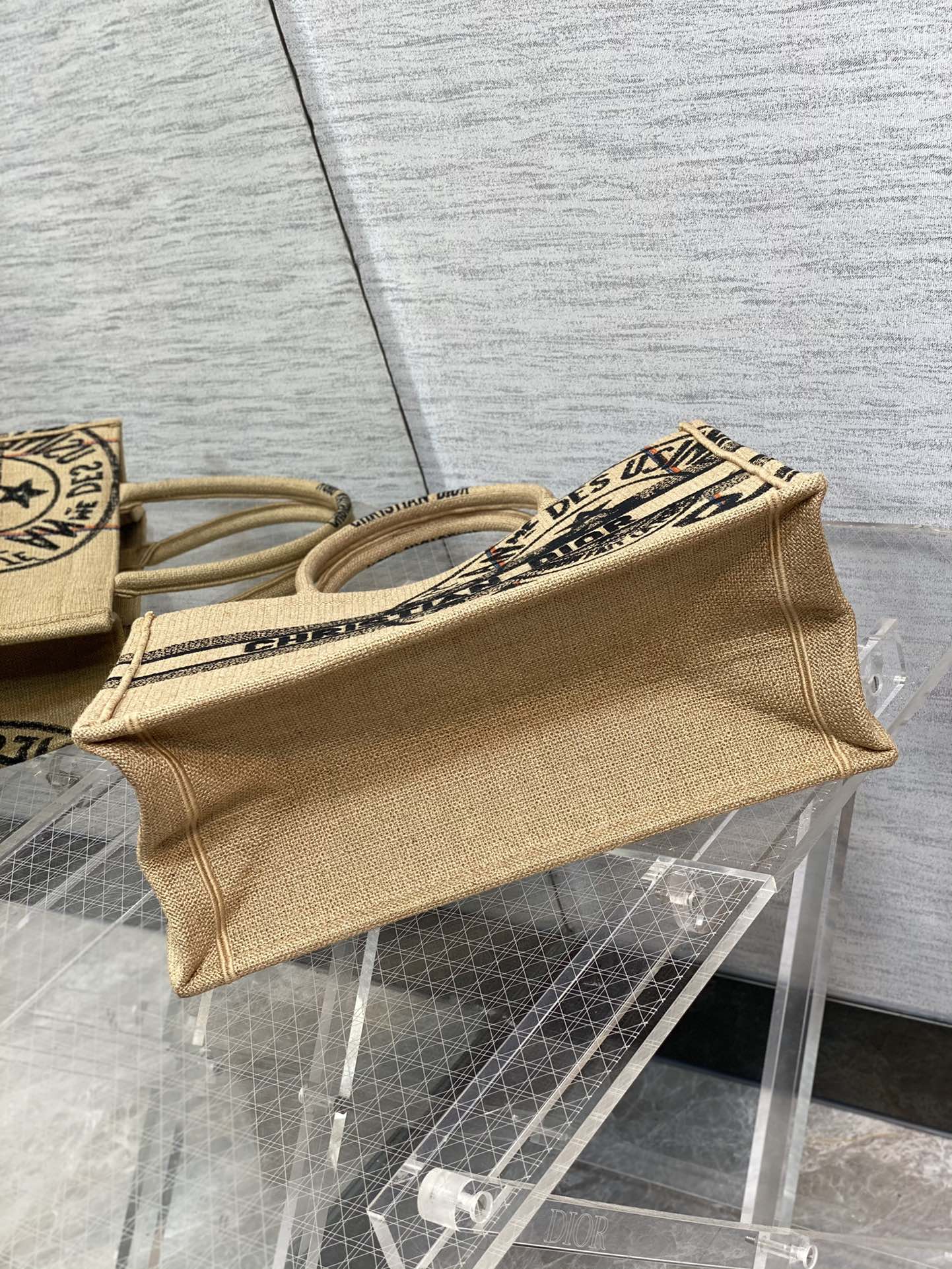 D*or small book tote-36.5cm