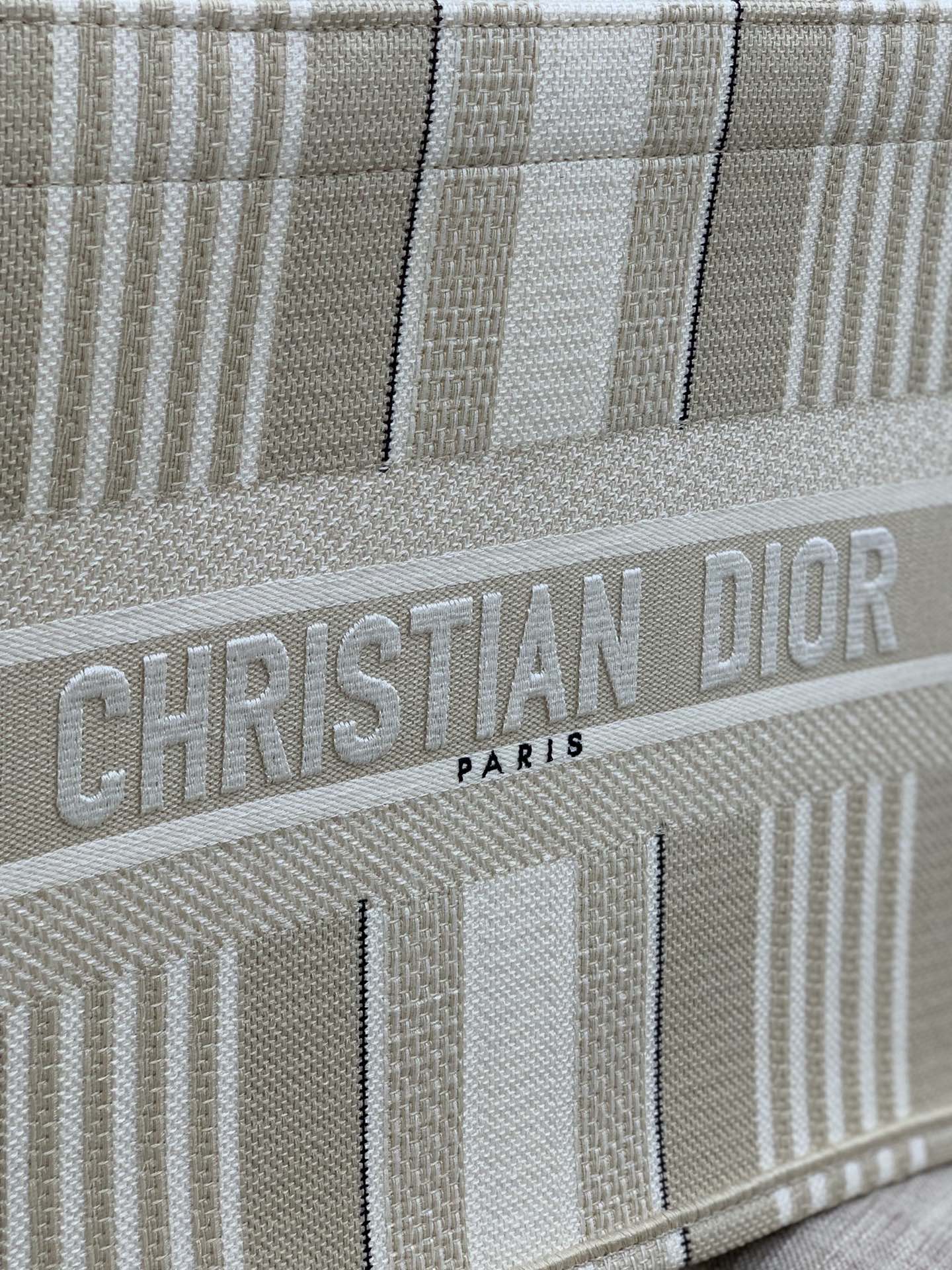 D*or small book tote-36.5cm