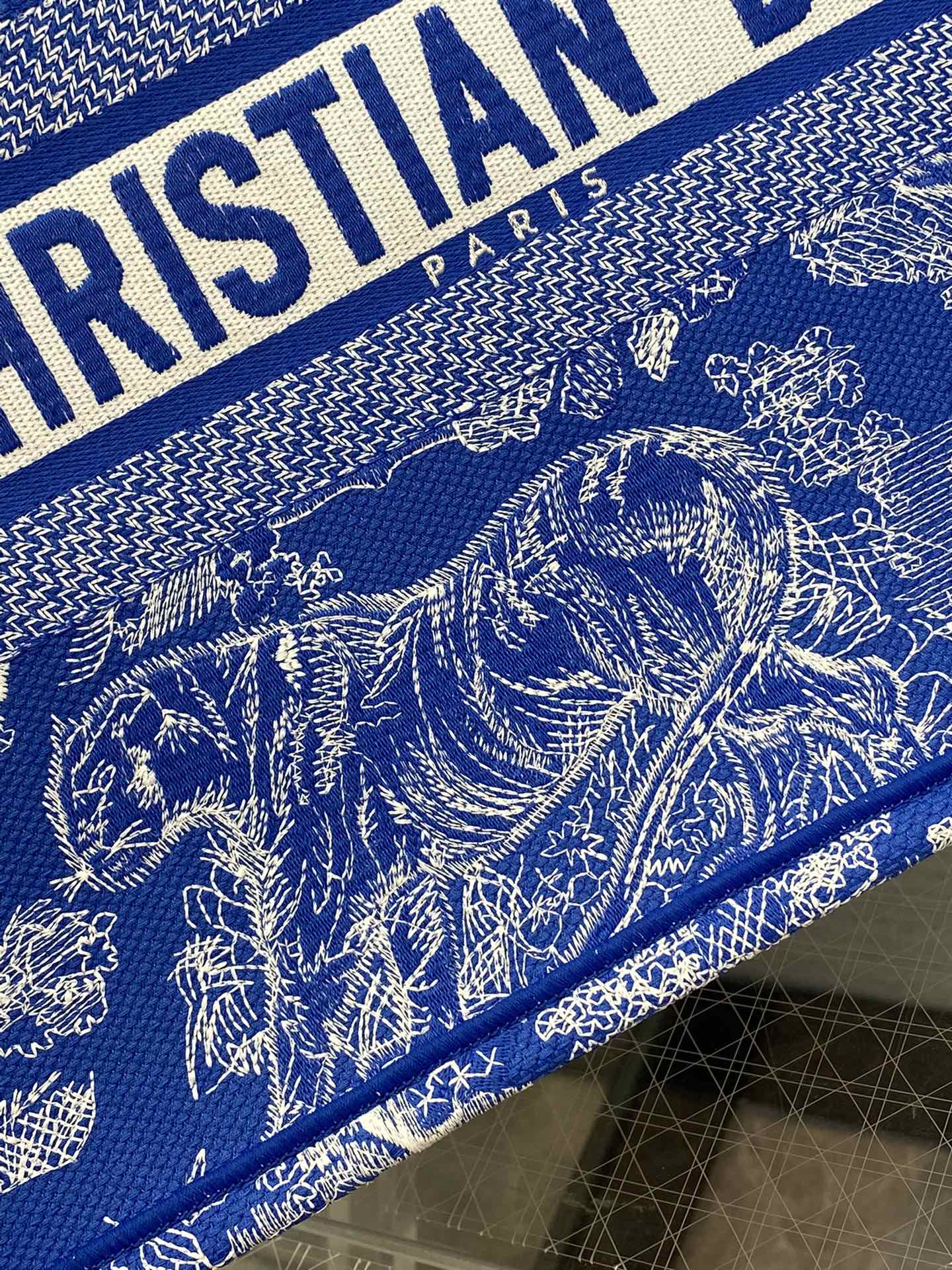 D*or small book tote-36.5cm