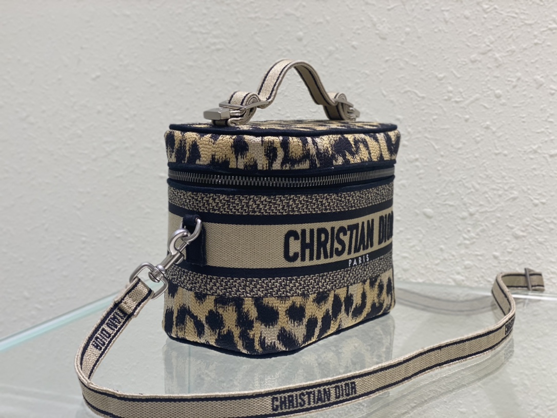 D*or cosmetic bag-18*.5*13*10.5cm