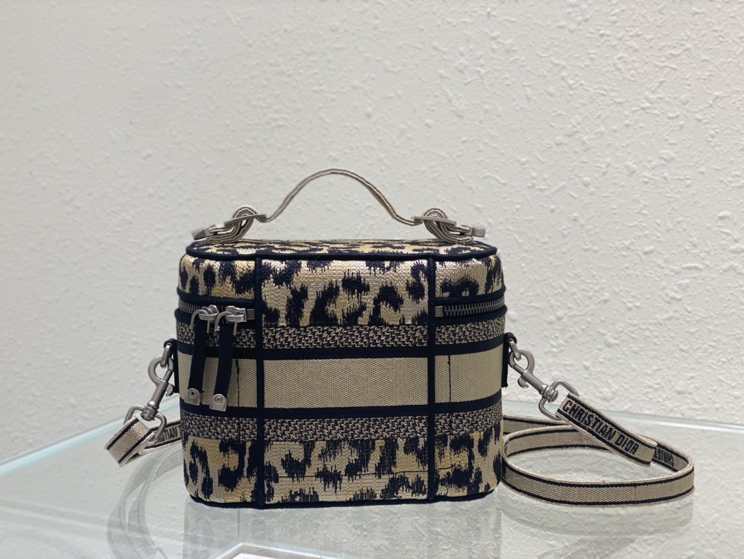 D*or cosmetic bag-18*.5*13*10.5cm