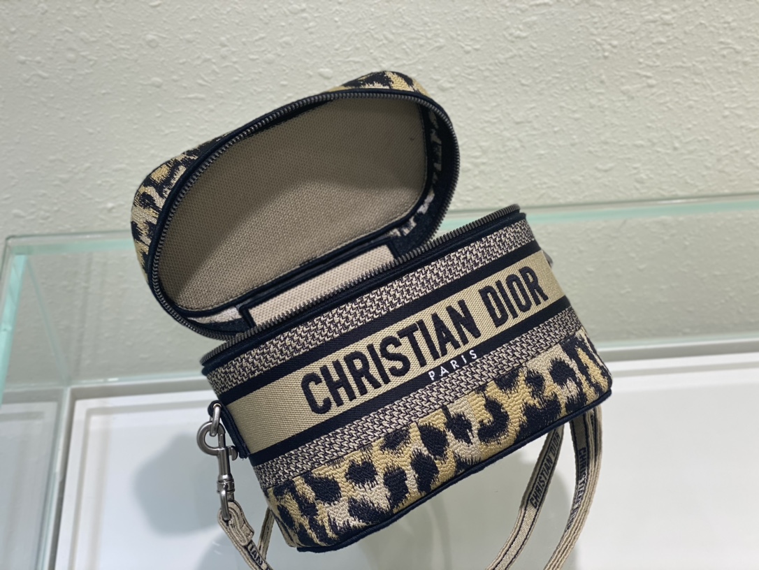 D*or cosmetic bag-18*.5*13*10.5cm