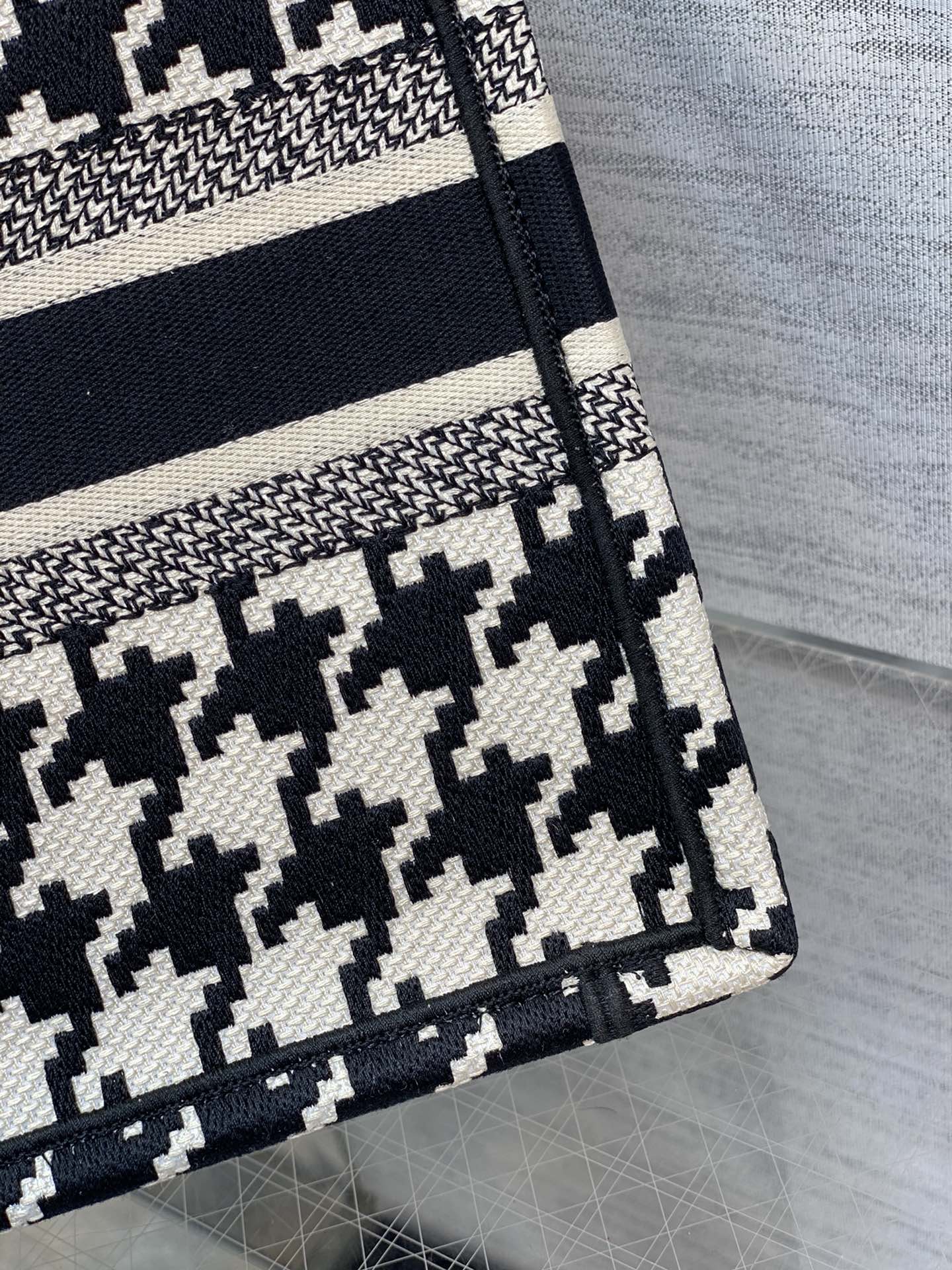 D*or small book tote-26*8*22cm