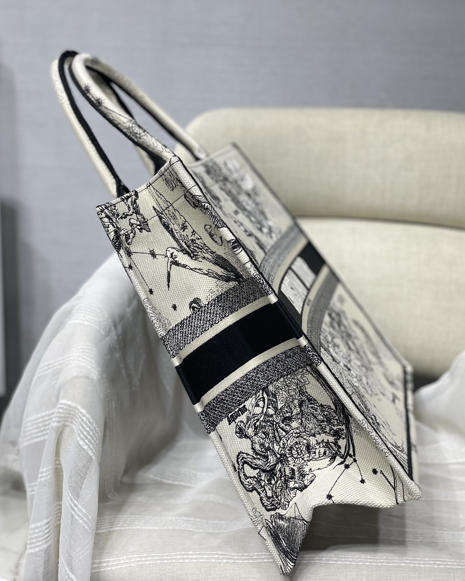 D*or small book tote