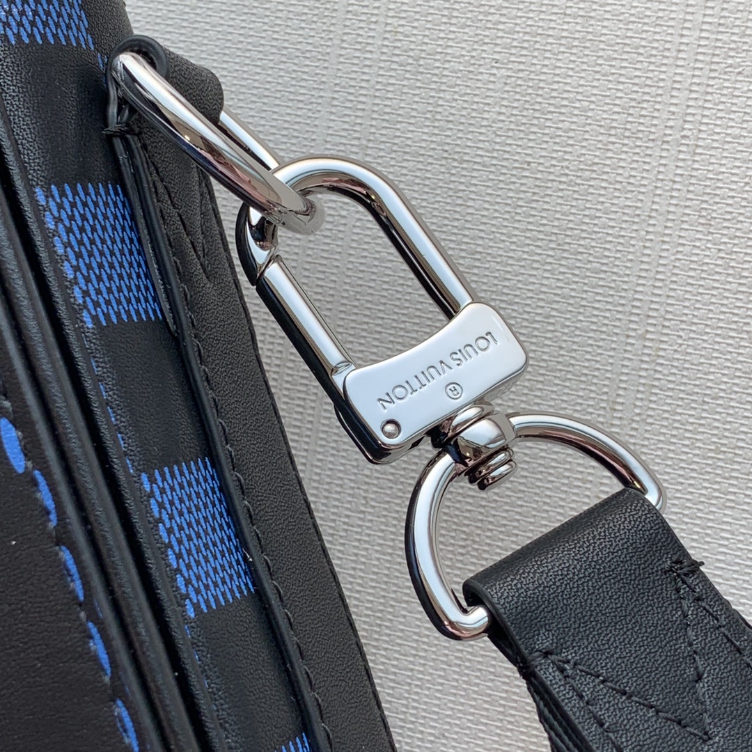 l0*is V*t0n studio messenger bag-23.5* 14*5 cm