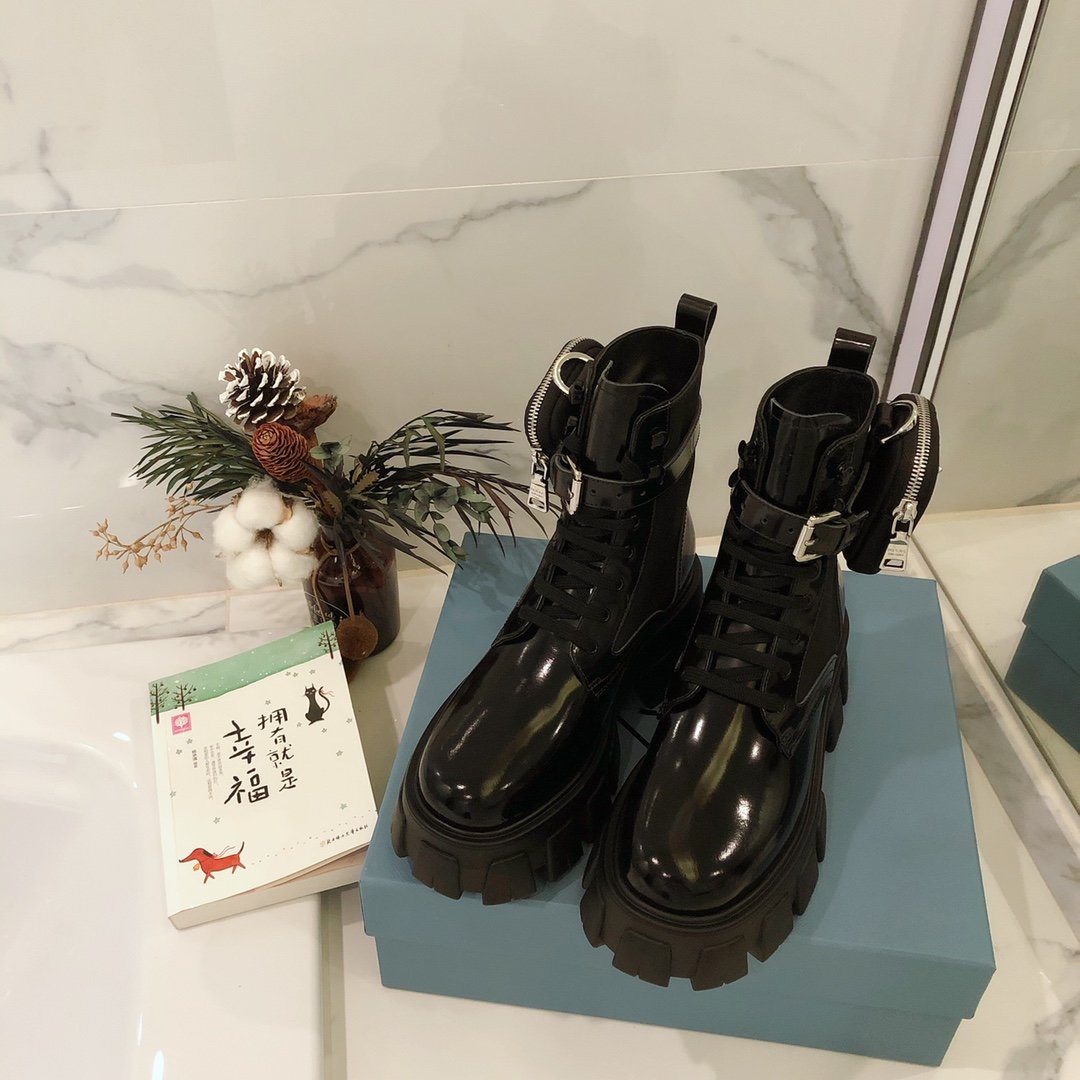 Pra*a 2020ss boots(shiny version)