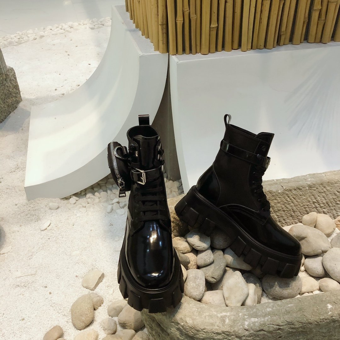 Pra*a 2020ss boots(shiny version)