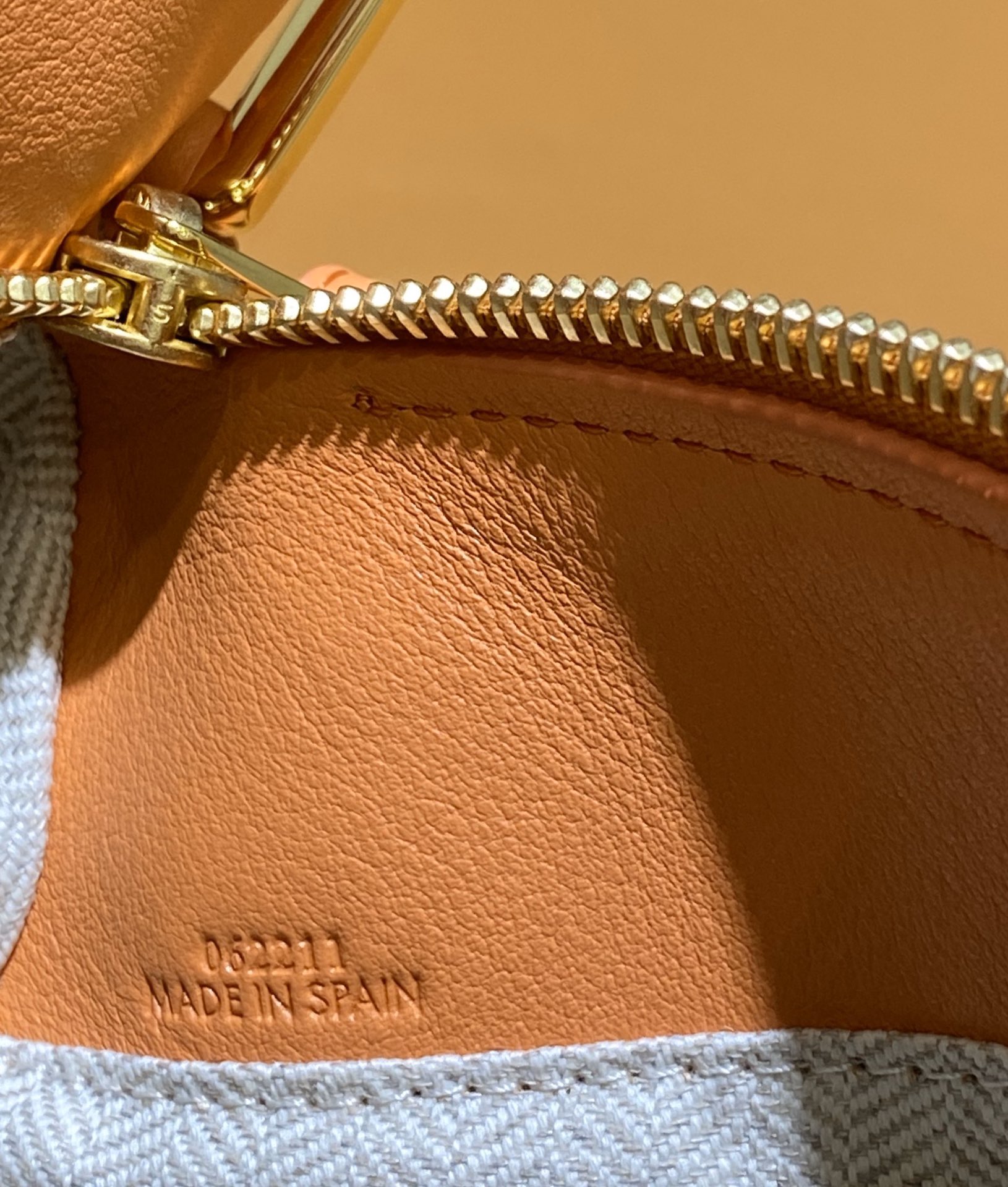 L0ew* puzzle small bag-24*10*14cm