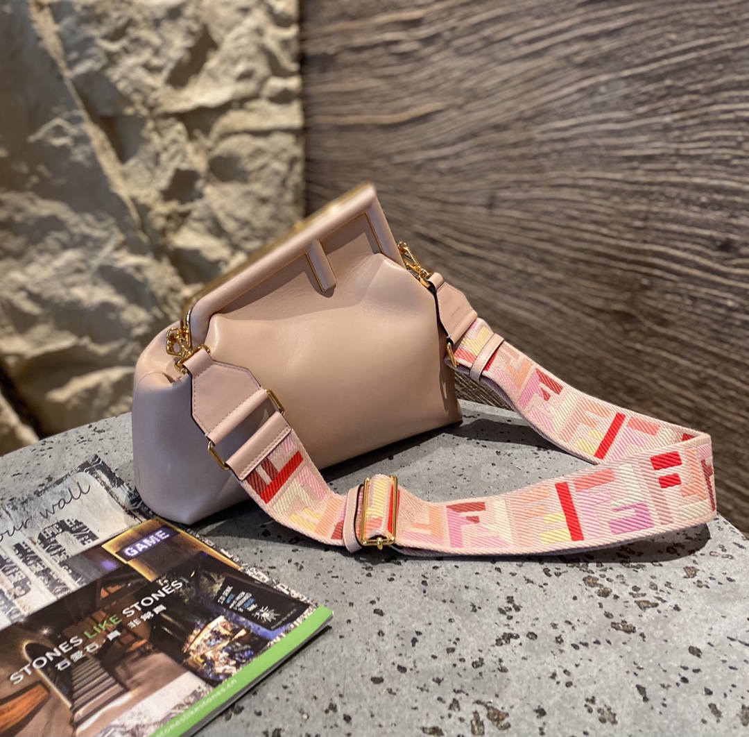 F**di first bag-26*18*9.5/32.5*23.5*15cm