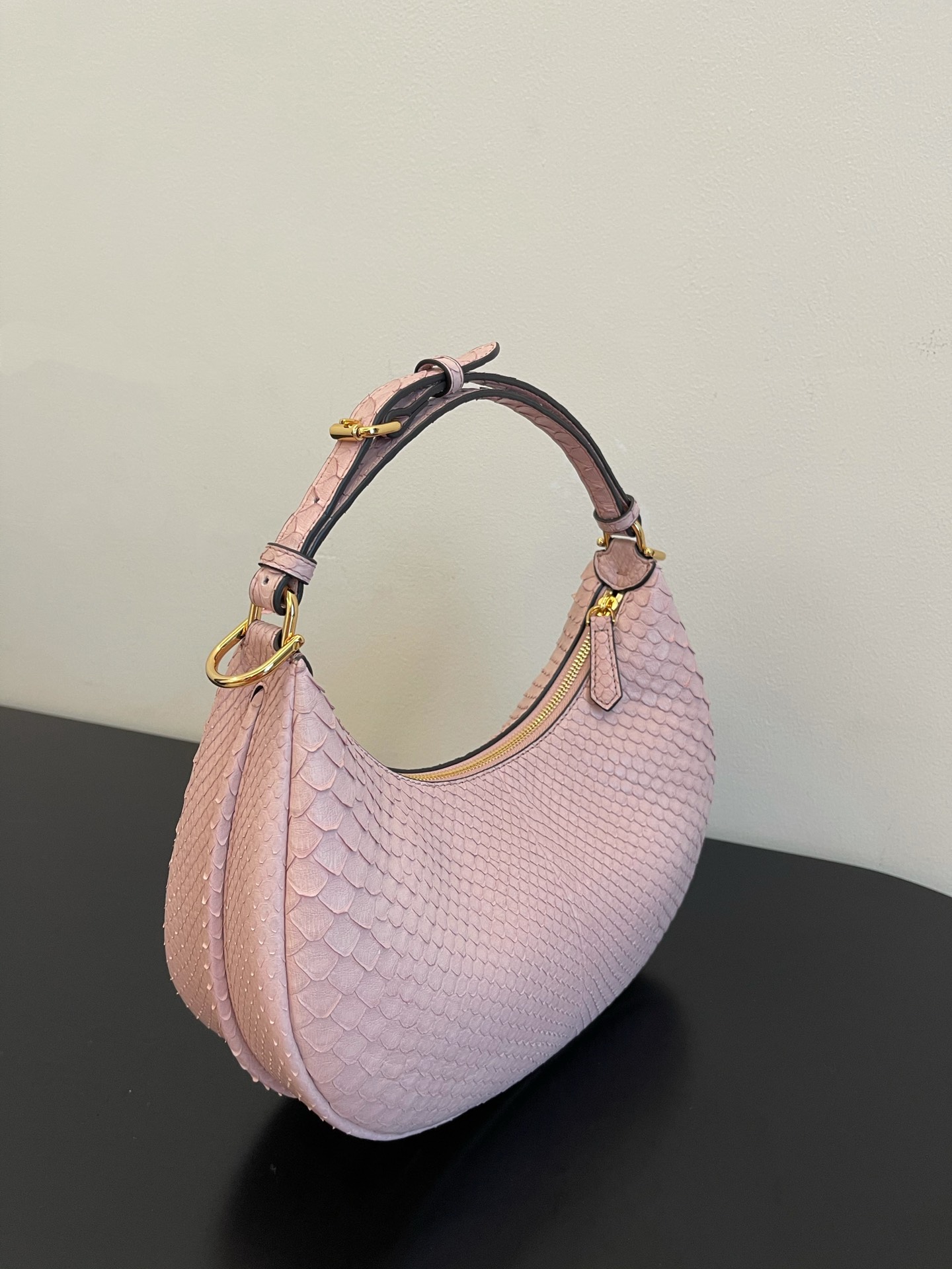 F**di praphy-29x24.5x10cm