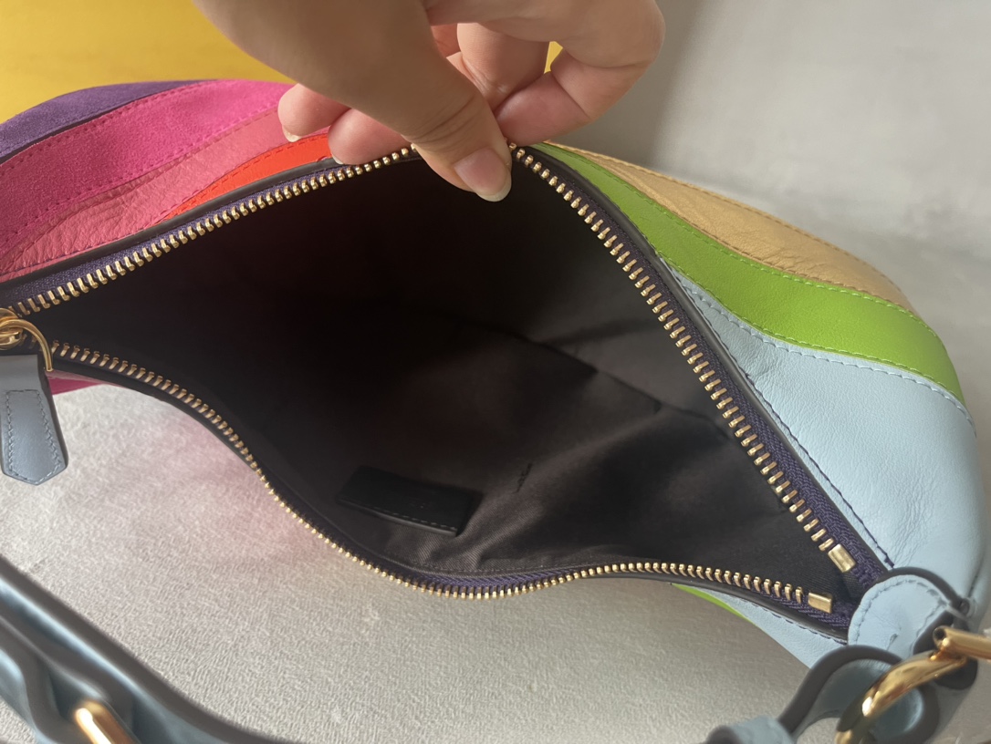 F**di praphy-29x24.5x10cm