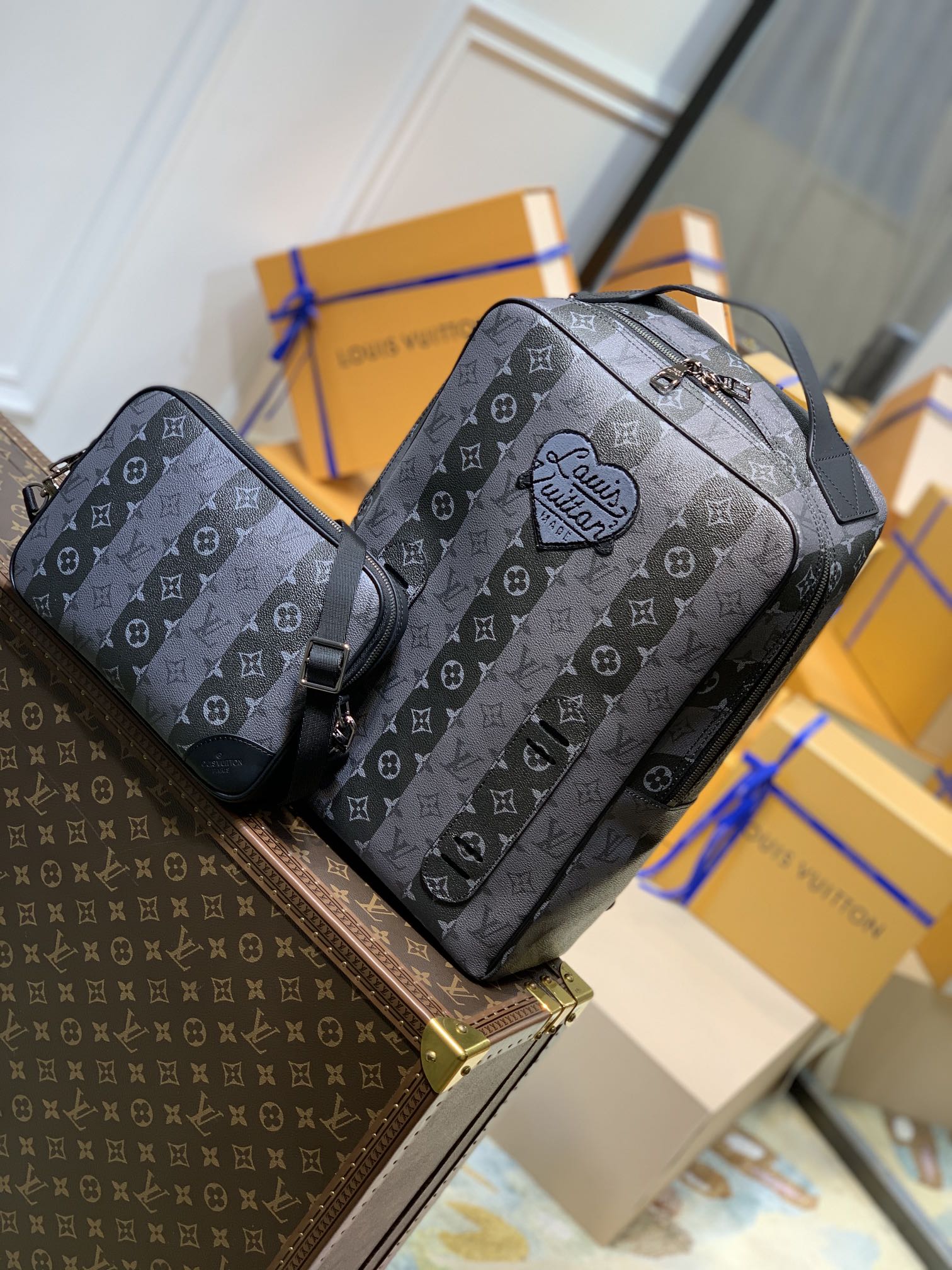 l0*is V*t0n utilitary backpack m45962-30*42*14cm