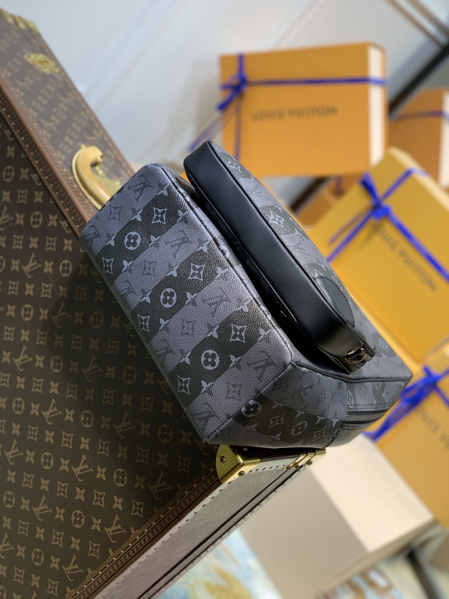 l0*is V*t0n utilitary backpack m45962-30*42*14cm