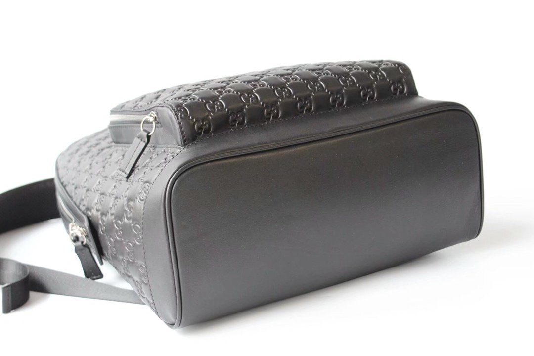 G*u*i backpack-32*41*15cm