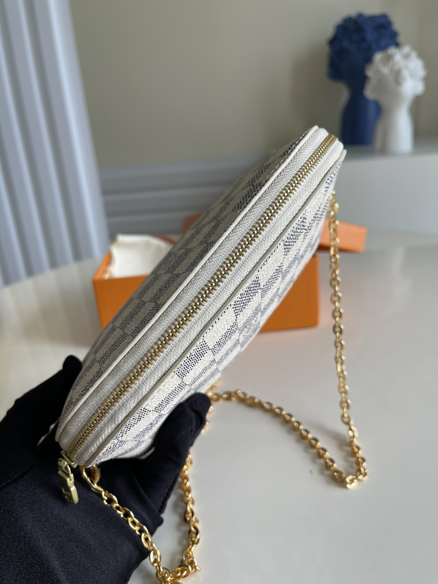 l0*is V*t0n cosmetic bag-17*12*6cm