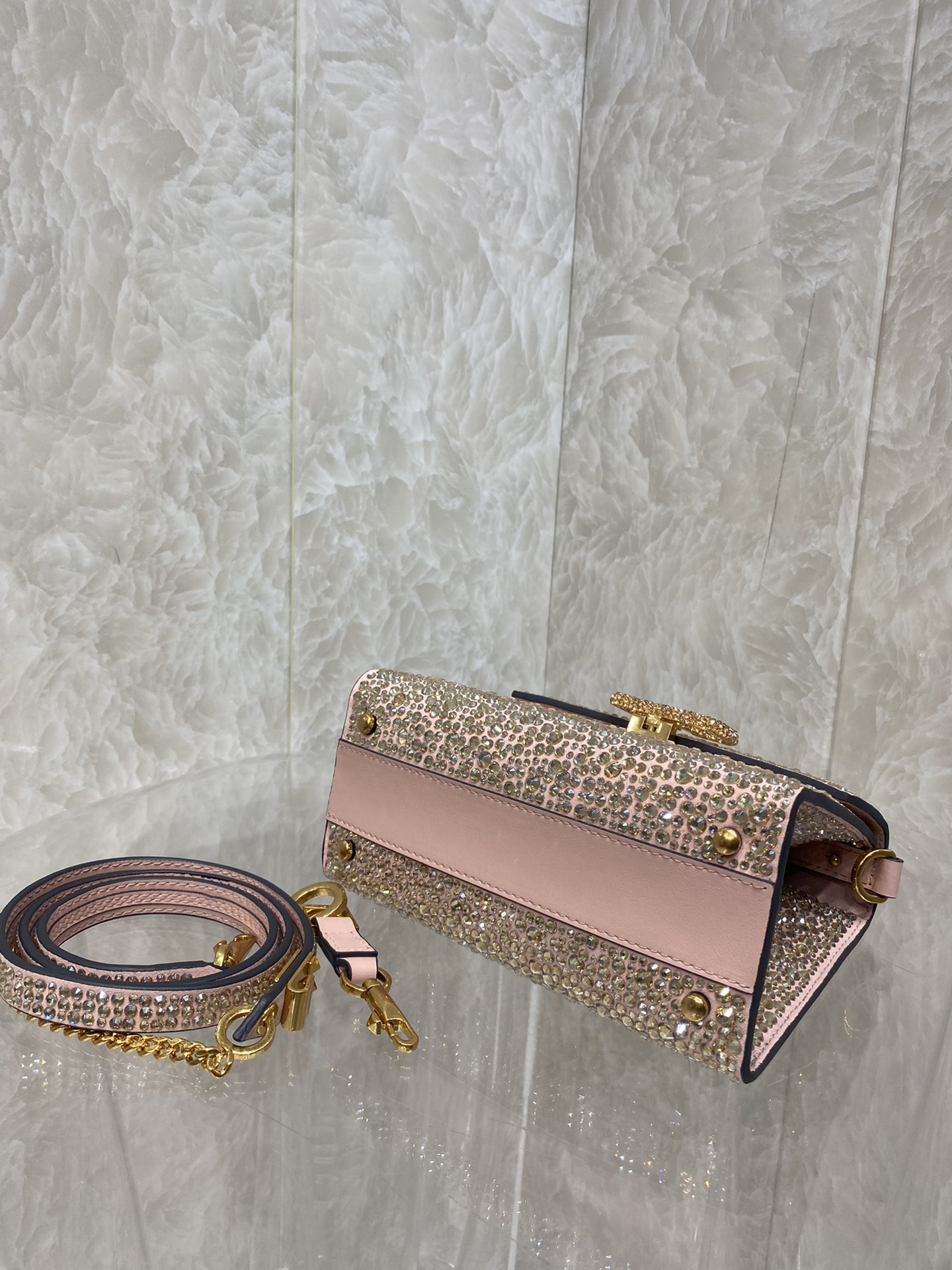 Va1e*ntin0 vlogo signature chain bag-19*13*9cm