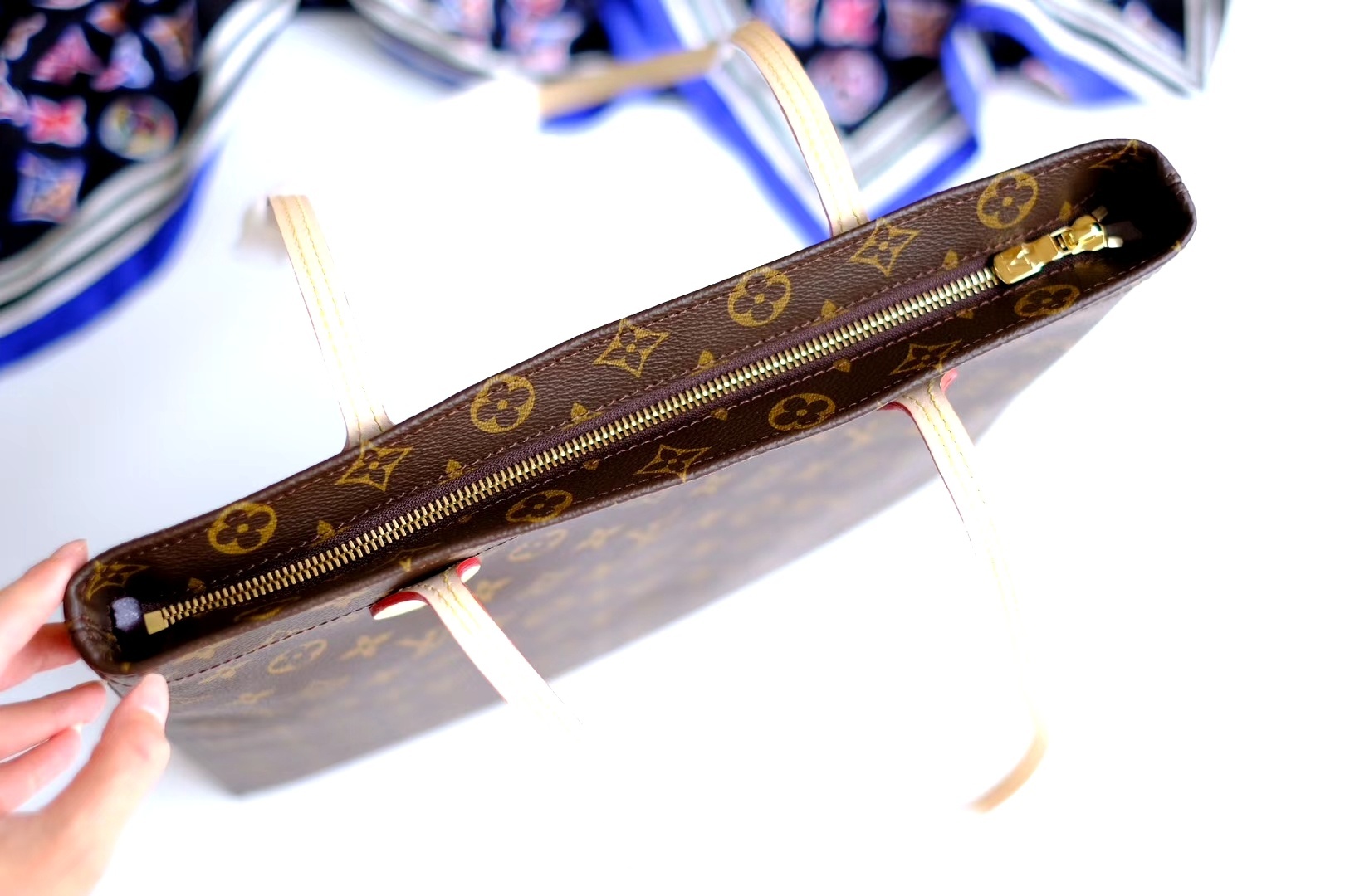 l0*is V*t0n carry it bag-m45199-37*38*3cm