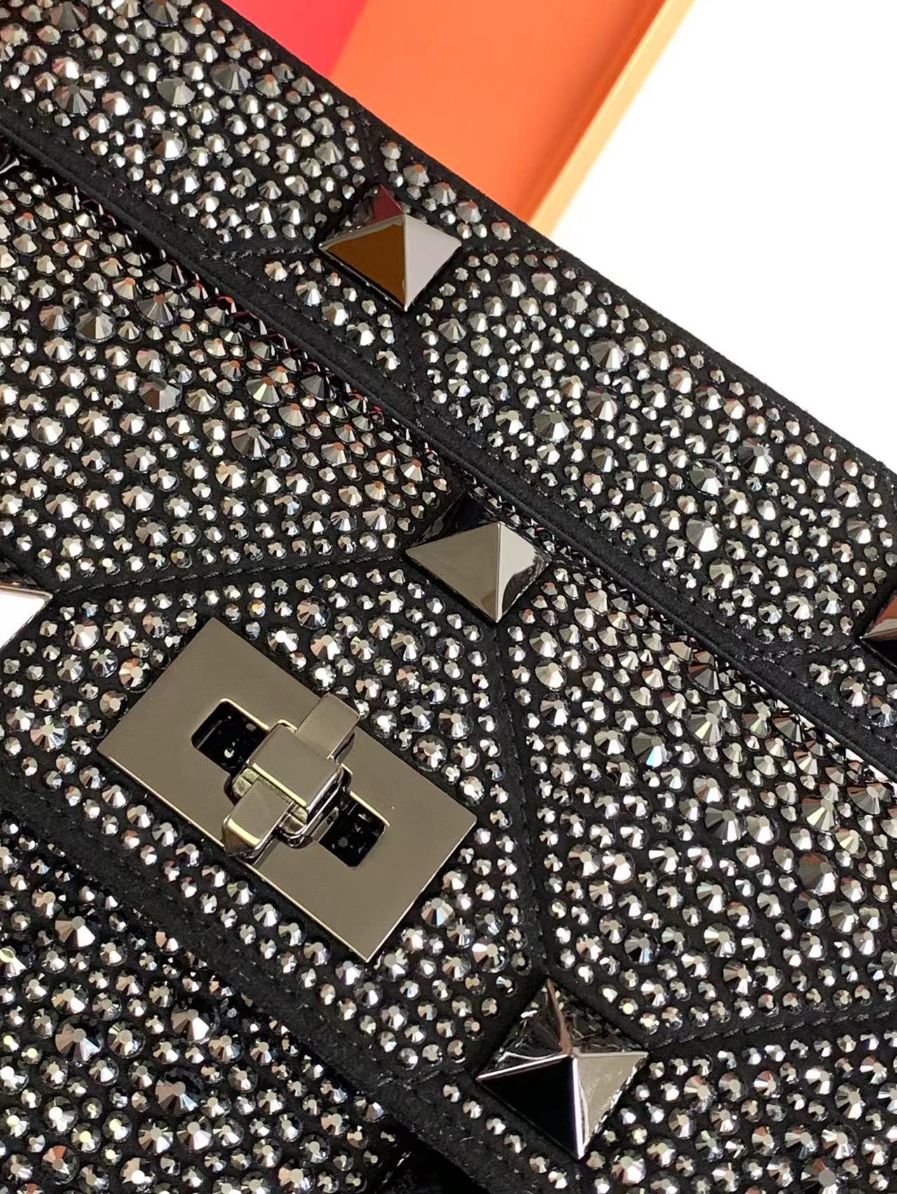 Va1e*ntin0 roman stud the soulder bag in nappa with chain-26x16x8cm