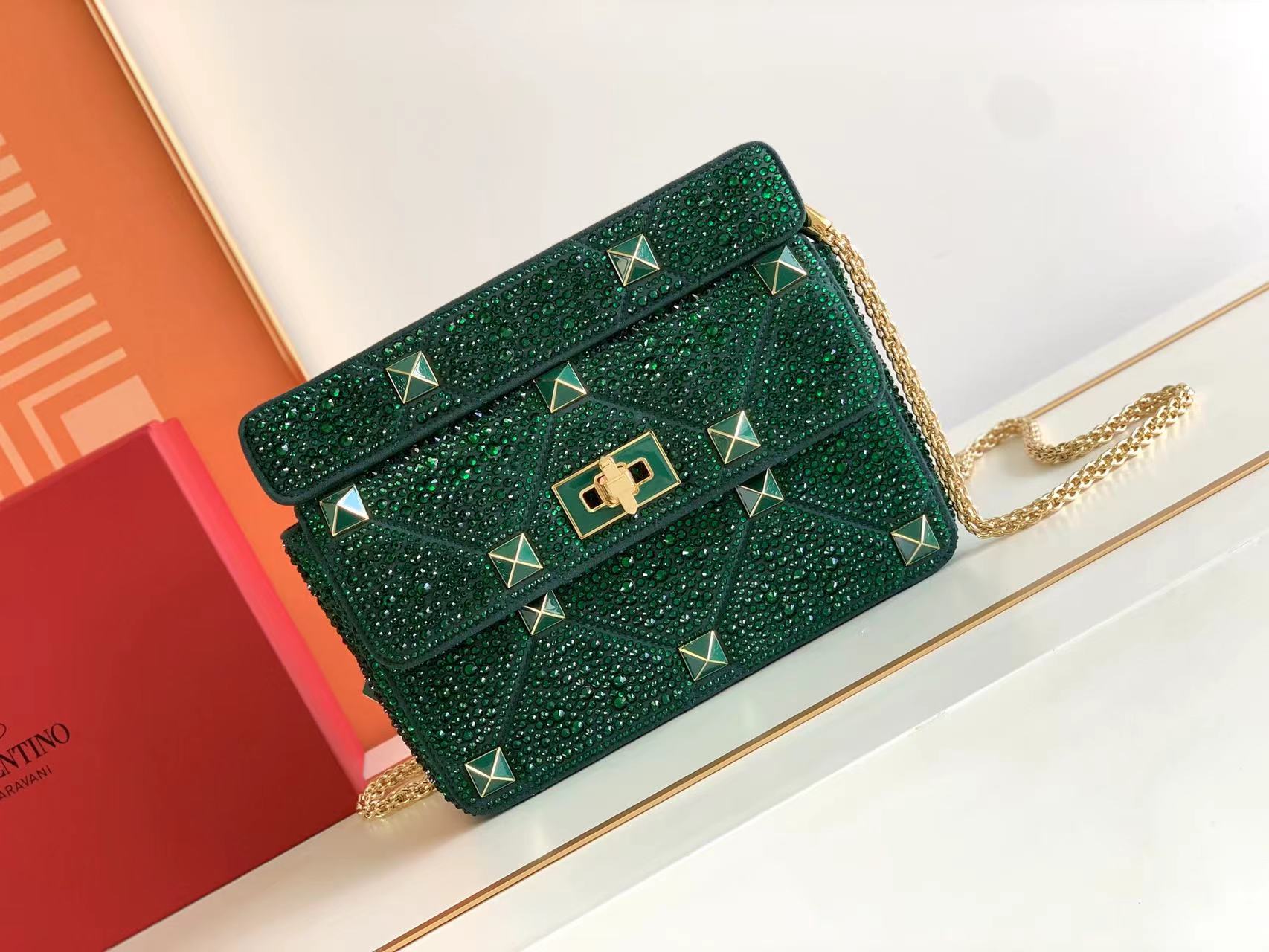 Va1e*ntin0 roman stud the soulder bag in nappa with chain-26x16x8cm