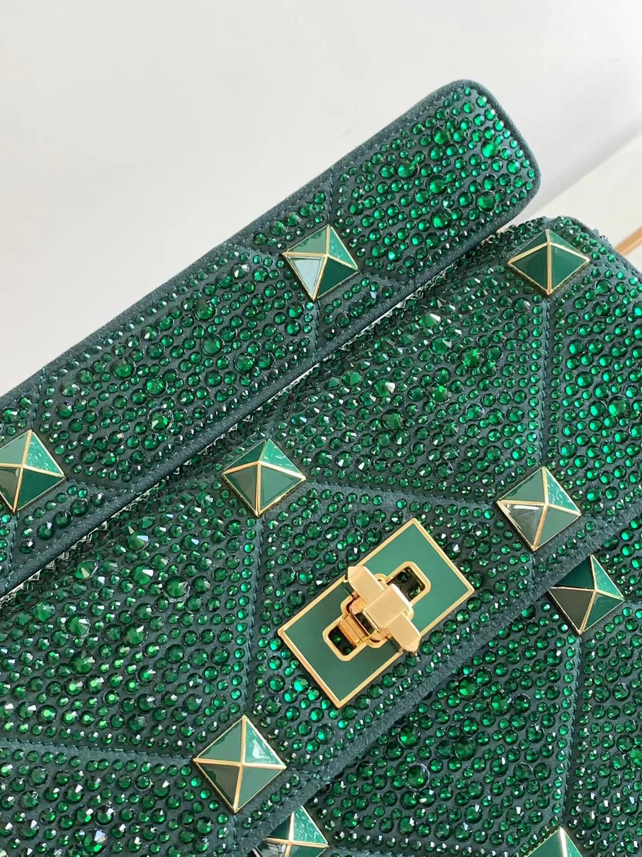 Va1e*ntin0 roman stud the soulder bag in nappa with chain-26x16x8cm