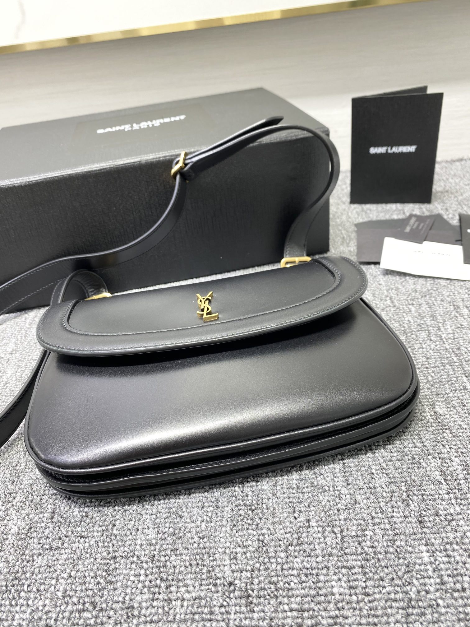 Va1e*ntin0 charlie handbags-23x17x4cm