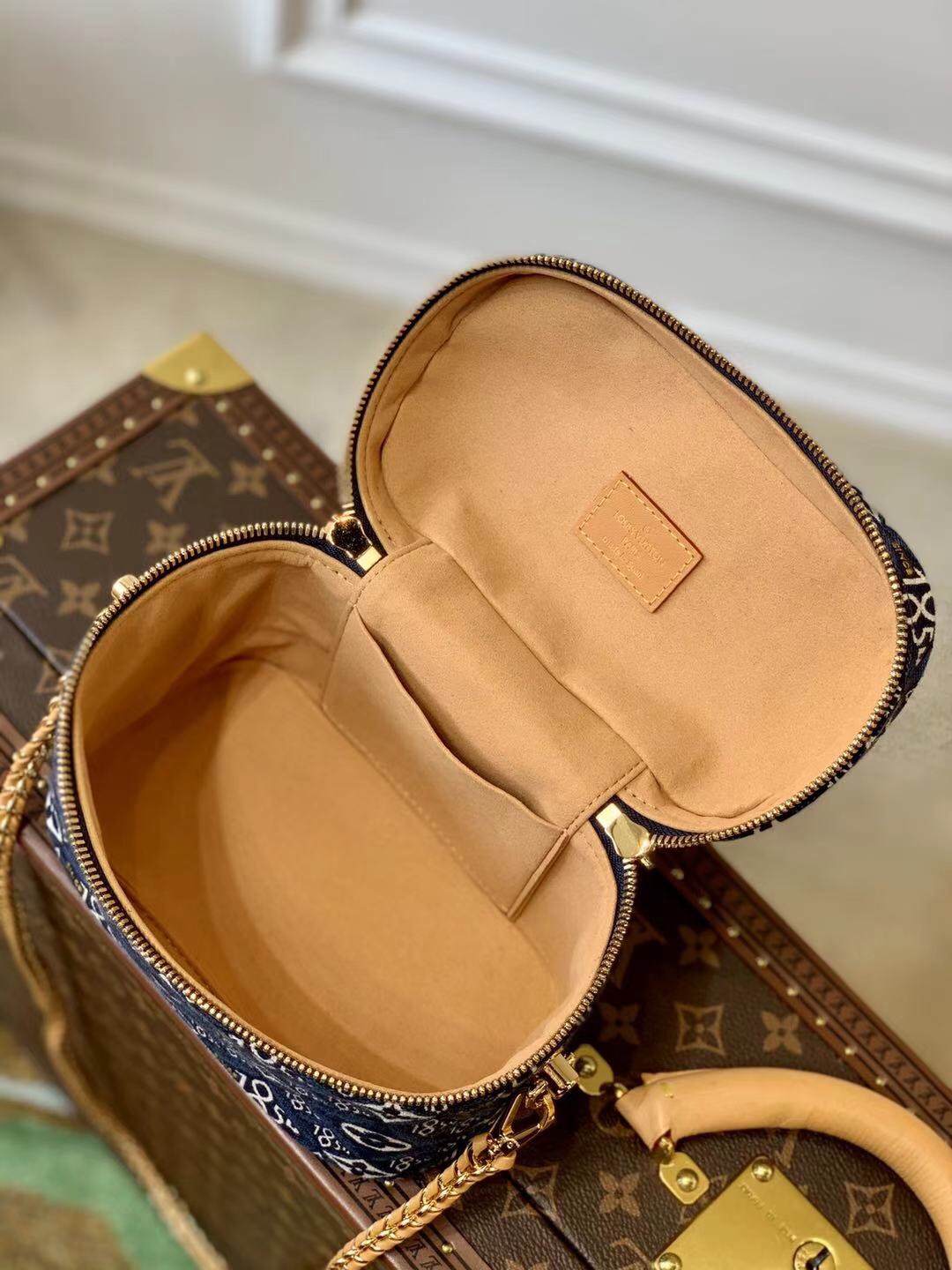 l0*is V*t0n since 1854 vanity-14*19*10cm