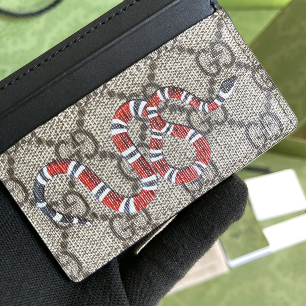 G*u*i wallet-10*7.5cm