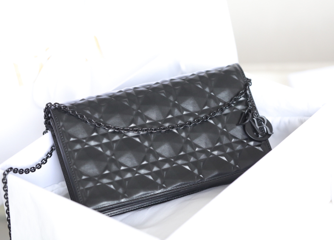 D*or wallet on chain-21.5*11.5*3cm