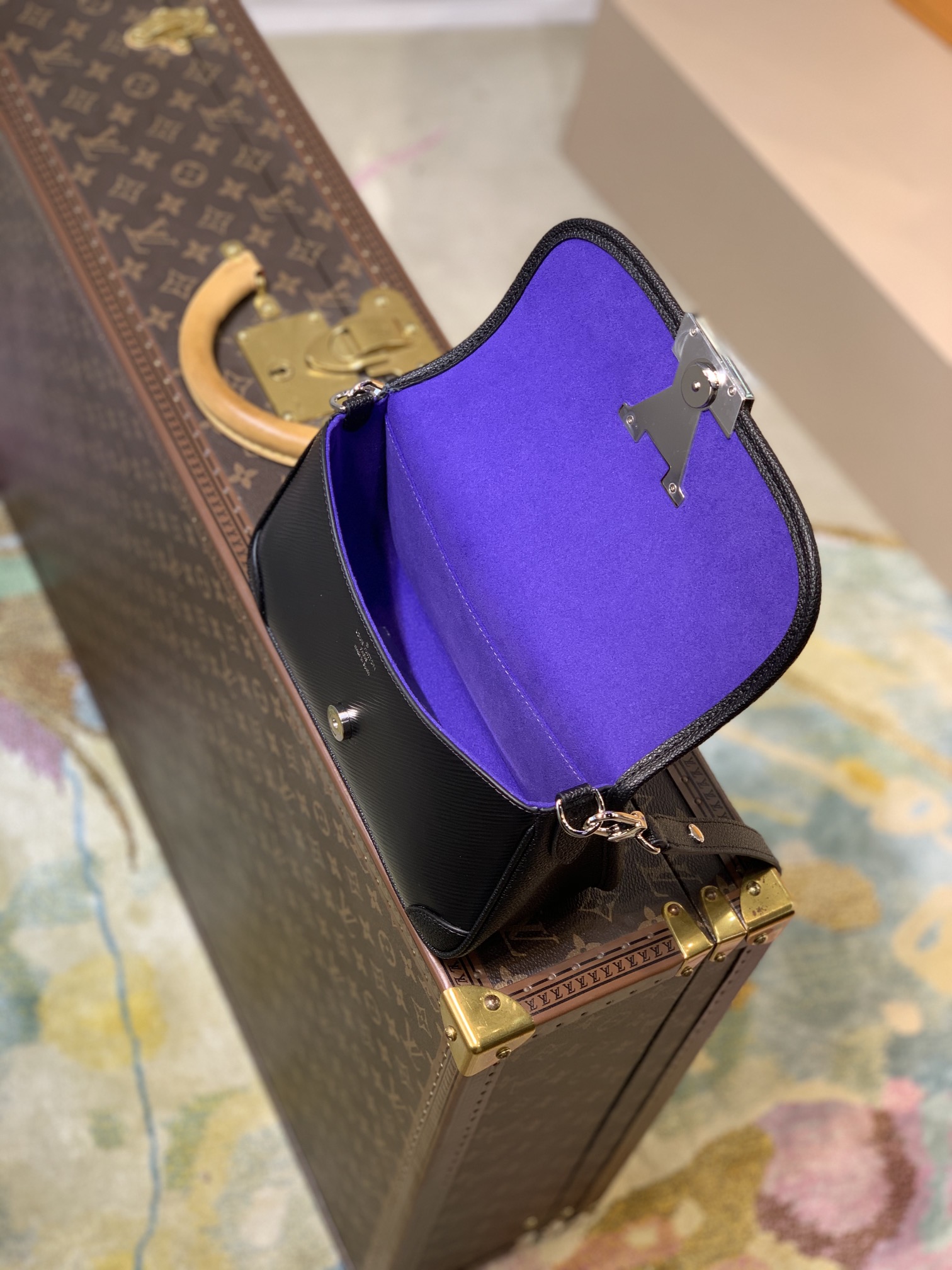 l0*is V*t0n buci handbag-24.5 x 15.5 x 9cm