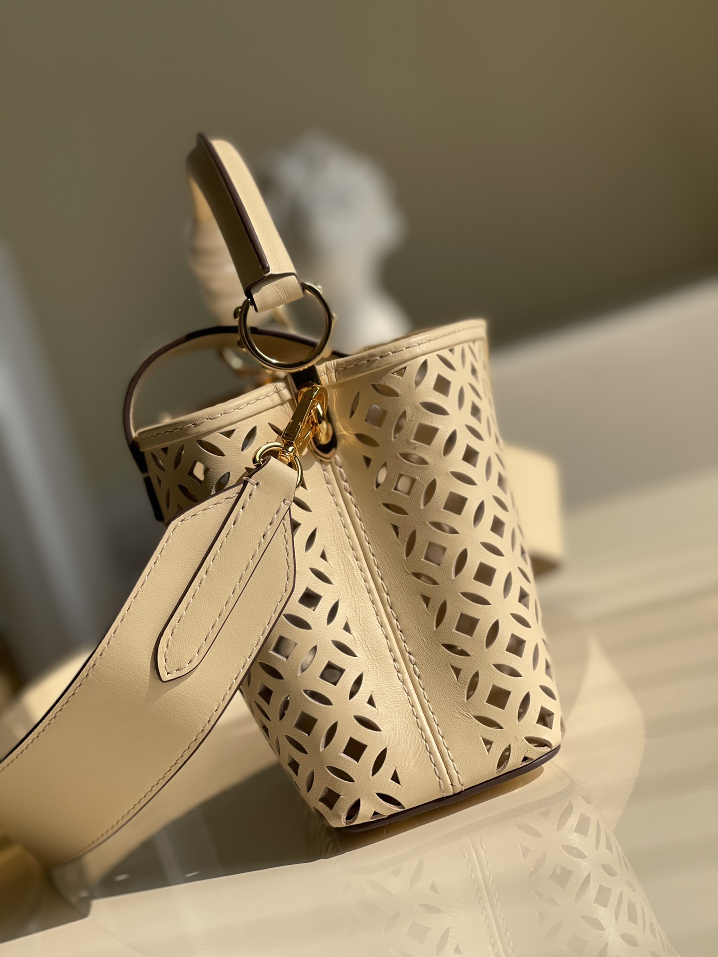 l0*is V*t0n capucines handlebag-21* 14* 8&27*21*10cm