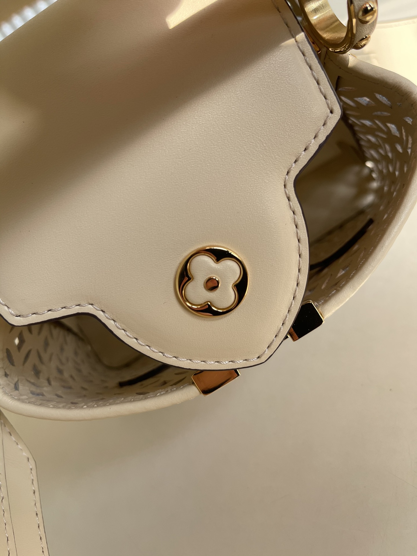 l0*is V*t0n capucines handlebag-21* 14* 8&27*21*10cm