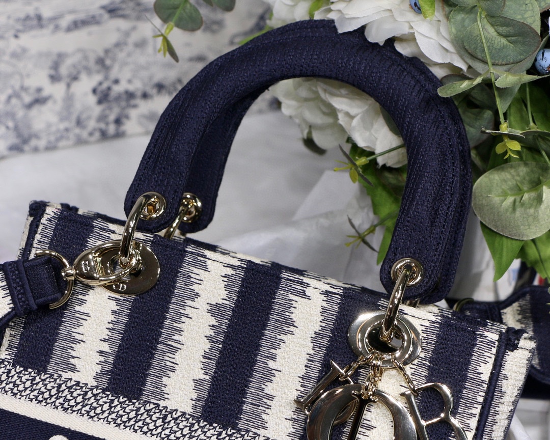 lady D*or bag-24*20*11cm