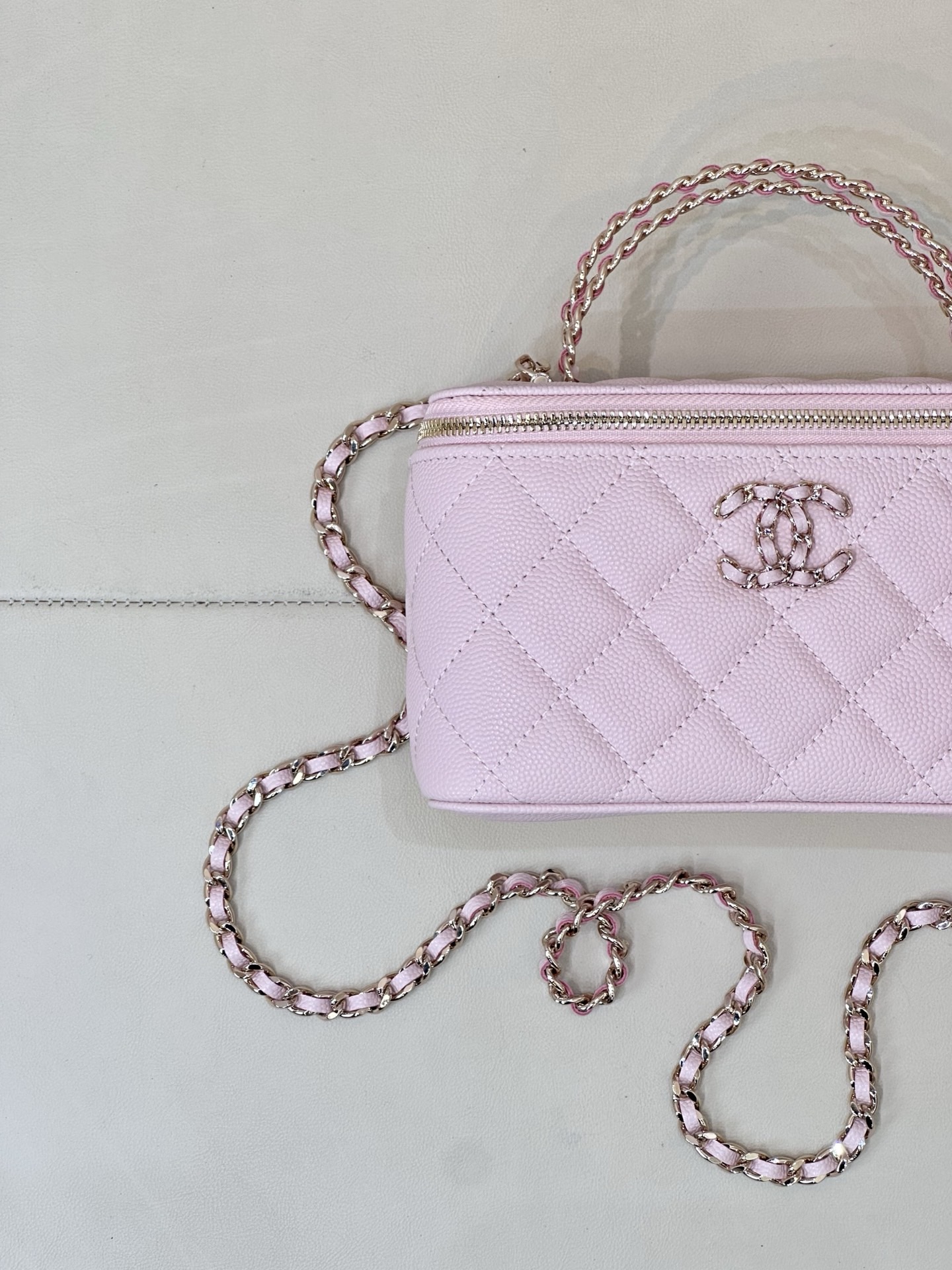 Ch@nel Vanity With Chain -17×19.5×5CM